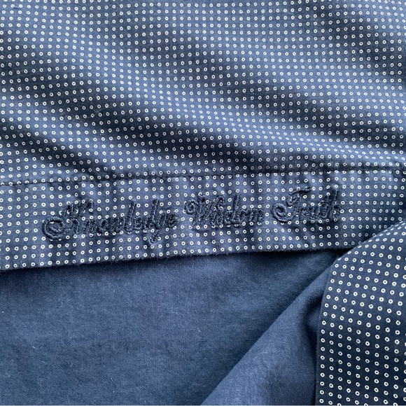 Robert Graham Classic Fit Button Up Shirt
Flip Cuff
Men’s Large 
Navy Blue White - Picture 11 of 11